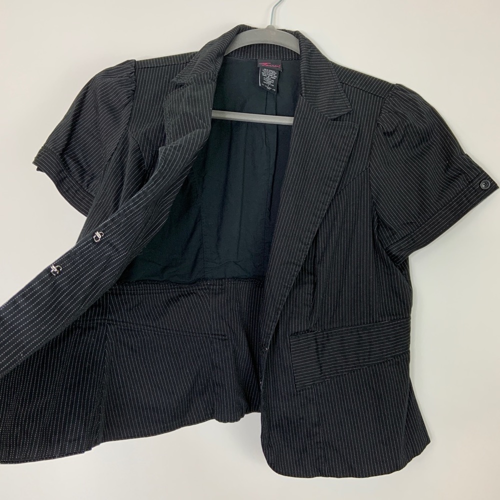 Torrid Short Sleeve Pinstripe Blazer Jacket 2X - Picture 2 of 8
